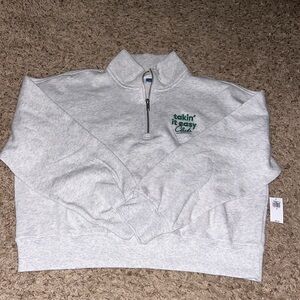 Old Navy light gray cropped fleece half zip sweatshirt size medium brand new